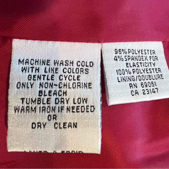 TALBOTS Stretchy  Red❤️Vest, Wood Look Buttons & Linee in Red - Picture 6 of 6